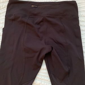 Lululemon size 6 capri pants